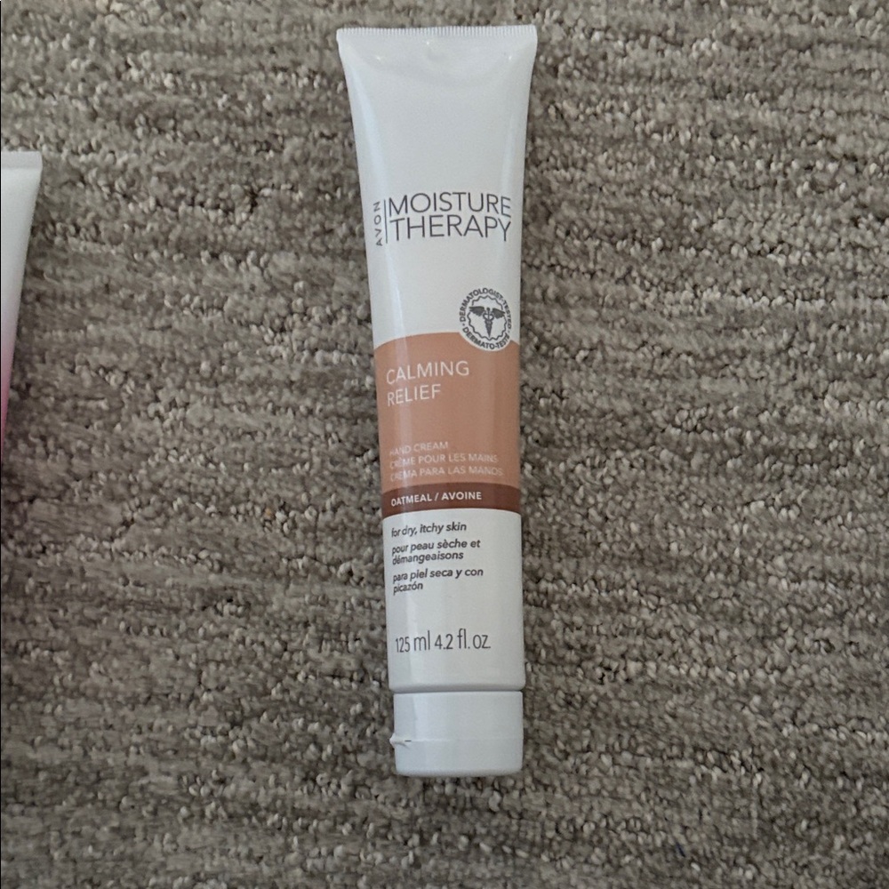 Avon Moisture Therapy Calming Relief Cream - White and Tan